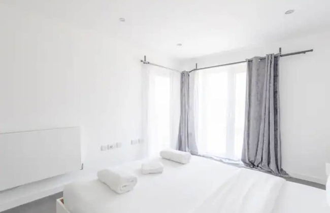 Vibrant 1BD Flat w/ Private Balcony, Camberwell! - Photo 2