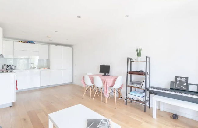 Vibrant 1BD Flat w/ Private Balcony, Camberwell! - Photo 8