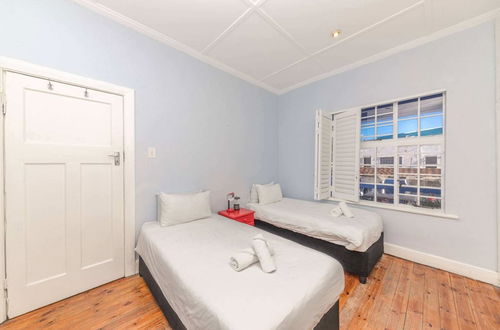 Photo 4 - Bright 2 Bedroom Apartment in Touristic Hub of Bokaap