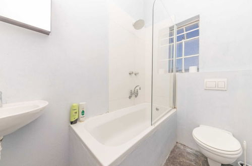Photo 13 - Bright 2 Bedroom Apartment in Touristic Hub of Bokaap