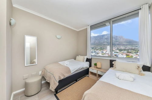 Foto 3 - Picturesque 2BD Apartment With Table Mountain View