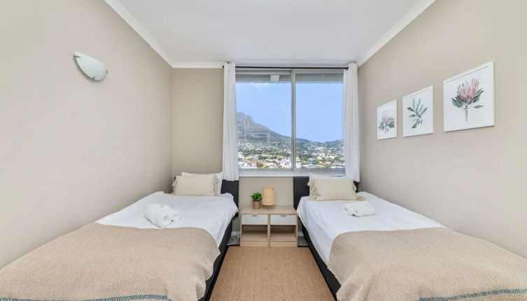 Foto 1 - Picturesque 2BD Apartment With Table Mountain View