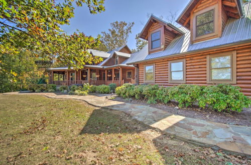 Foto 8 - Calhoun Cabin w/ River View + Wraparound Deck