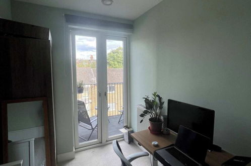 Foto 14 - Lovely 2BD Flat With Roof Terrace - Herne Hill