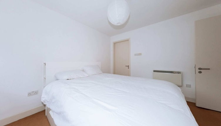 Photo 1 - Contemporary 2BD Flat by the Grand Canal - Dublin