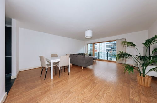 Photo 13 - Contemporary 2BD Flat by the Grand Canal - Dublin