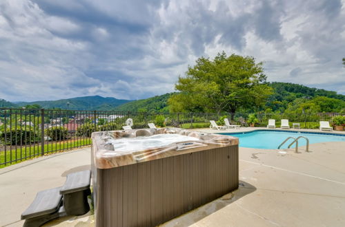 Foto 16 - Gatlinburg Condo w/ Smoky Mtn Views: Walk to Dwtn