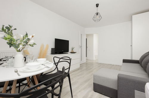 Photo 23 - Warsaw Saski Garden Apartment by Renters