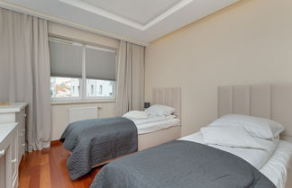 Photo 2 - Apartment With 3 Bedrooms by Renters