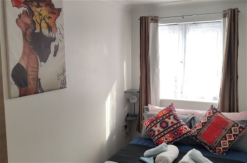 Photo 2 - Charming and Stylish 2-bed Apart - London Dagenham