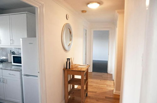 Photo 5 - Charming 2-bed Apartment Free Parking in Wimbledon