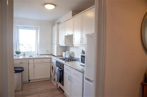Photo 4 - Charming 2-bed Apartment Free Parking in Wimbledon