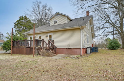 Photo 10 - Spacious Salem-winston Home w/ Deck