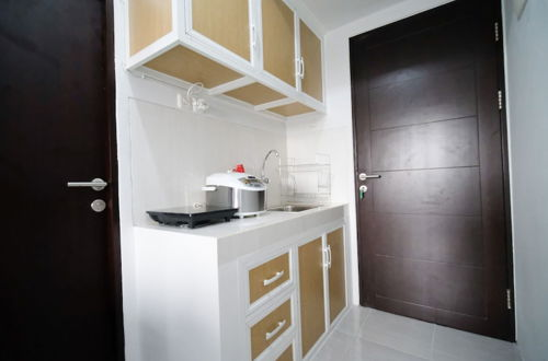 Foto 7 - New Studio Apartment With Strategic Location At Suncity Residence