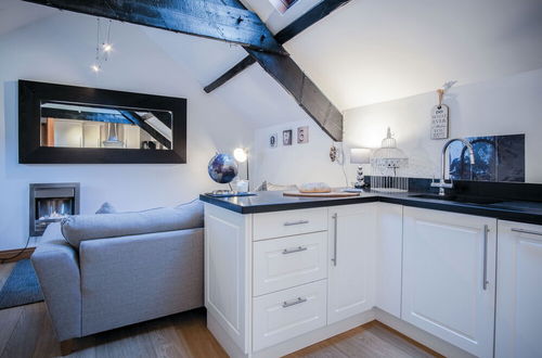 Photo 15 - Cosy At The Mews - 2 Bedroom Apartment - Tenby