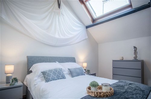 Photo 8 - Cosy At The Mews - 2 Bedroom Apartment - Tenby