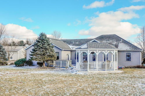 Photo 19 - Elegant Pataskala Home w/ Hot Tub & Fire Pit