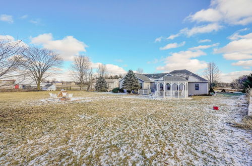 Photo 16 - Elegant Pataskala Home w/ Hot Tub & Fire Pit