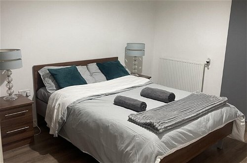 Photo 4 - Inviting 2-bed Apartment in London