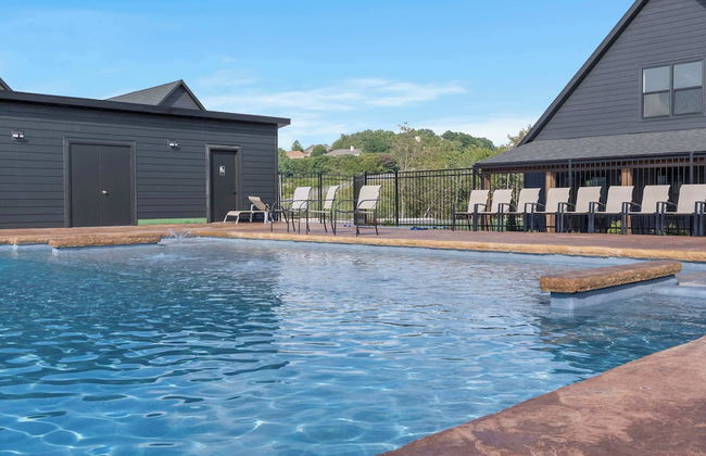 Rocky Shores Retreat - Indoor Pool Open - Photo 24