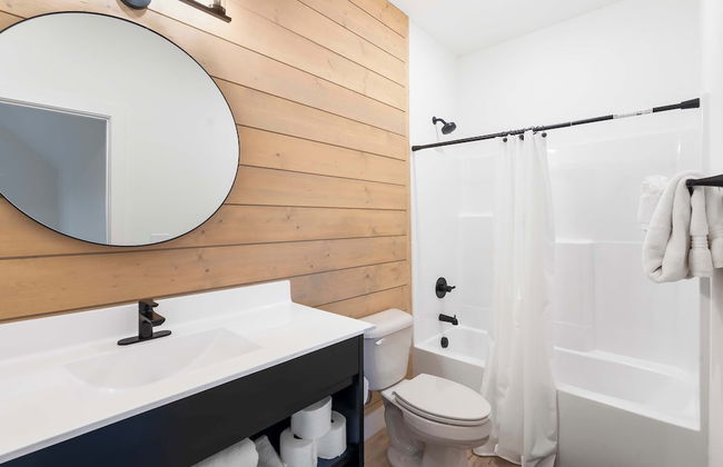 Rocky Shores Retreat - Indoor Pool Open - Photo 21