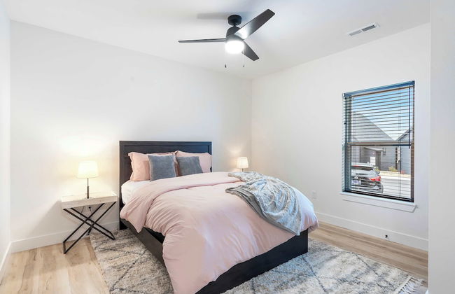 Rocky Shores Retreat - Indoor Pool Open - Photo 8