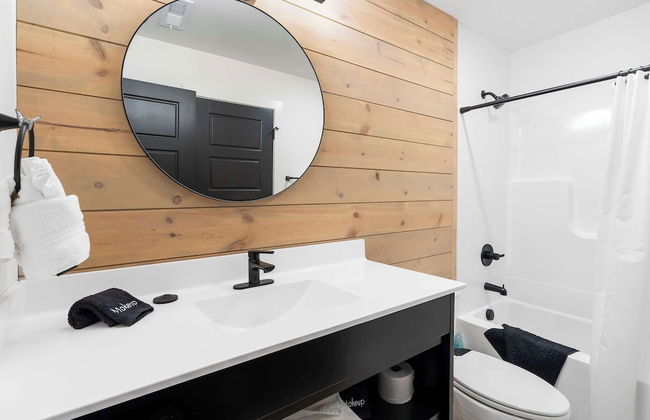 Rocky Shores Retreat - Indoor Pool Open - Photo 18