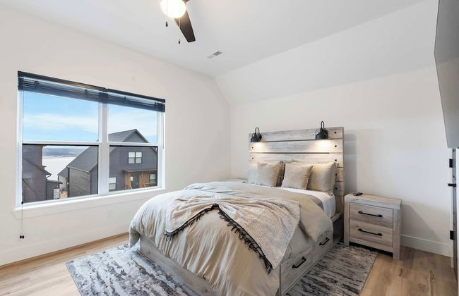 Rocky Shores Retreat - Indoor Pool Open - Photo 10