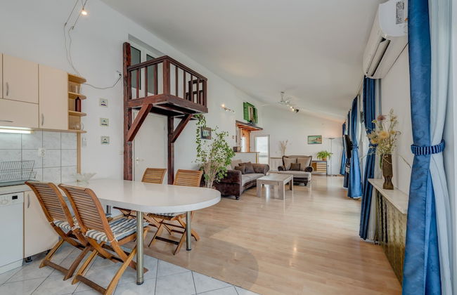 Spacious apartment Zvone with 3 balconies and parking - Foto 17