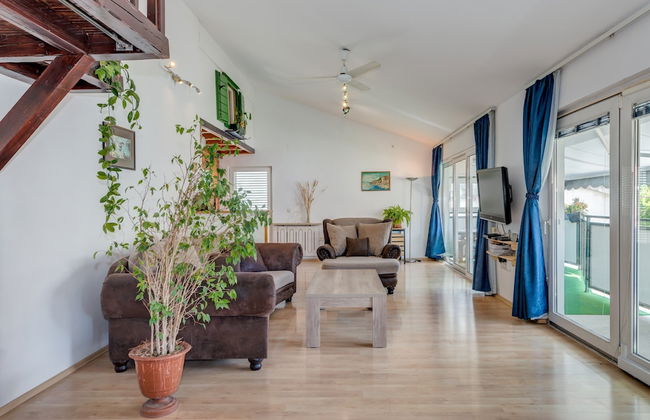 Spacious apartment Zvone with 3 balconies and parking - Foto 14