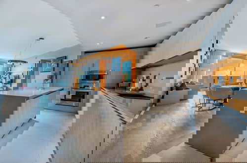 Foto 6 - Luxury Living on the Beach w/ Resort Amenities!