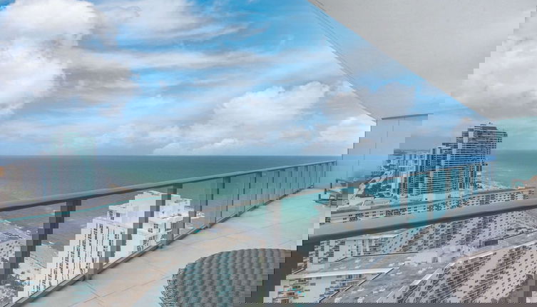 Foto 1 - Luxury Living on the Beach w/ Resort Amenities!