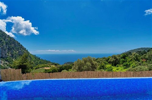 Photo 23 - 2 Bedroom Private Villa With Infinity Pool and Sea View