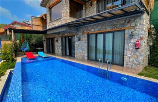 Photo 1 - 2 Bedroom Private Villa With Infinity Pool and Sea View
