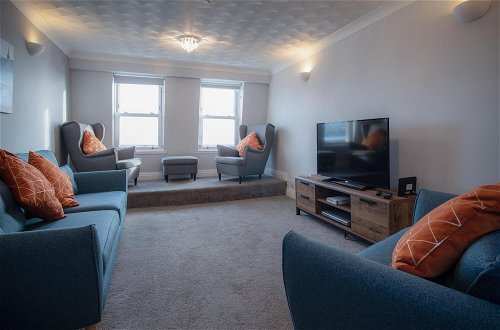 Photo 2 - North Beach Heights - 2 Bedroom Penthouse - Tenby