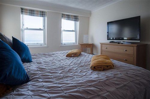 Photo 35 - North Beach Heights - 2 Bedroom Penthouse - Tenby