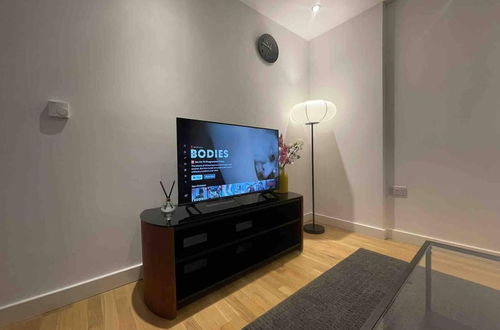 Photo 23 - Inviting 2-bed Apartment in Reading