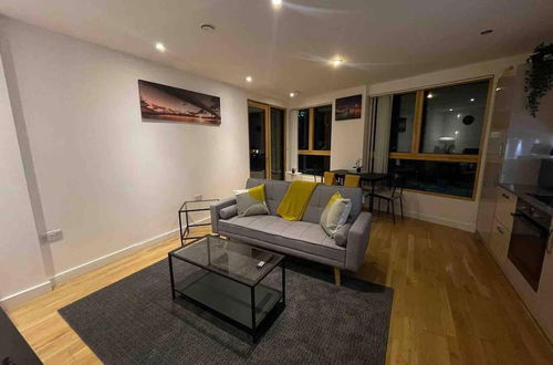 Photo 9 - Inviting 2-bed Apartment in Reading