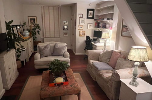 Photo 10 - Picturesque 2BD House - Heart of Stepney Green