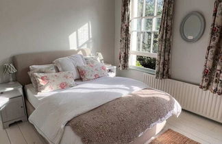 Photo 1 - Picturesque 2BD House - Heart of Stepney Green