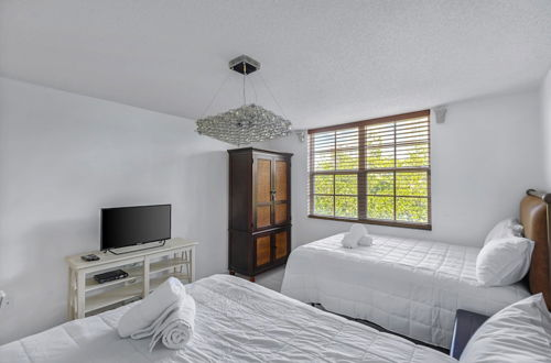 Foto 6 - Modern 2 Bedroom Condo in Aventura