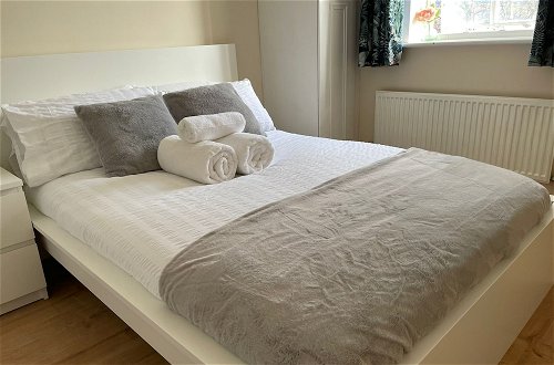 Photo 7 - Stylish 1-bed Apt Near Uni of East London Beckton