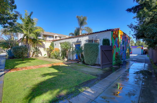 Foto 6 - Artsy Long Beach Home w/ Patio: 2 Mi to Downtown