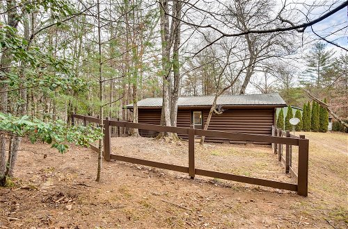 Foto 11 - Peaceful Warne Cabin: Fenced Yard & Screened Porch