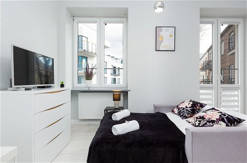Photo 14 - Cosy Studio With Balcony by Renters