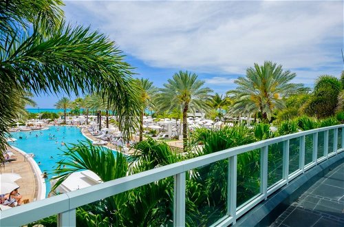 Foto 10 - FontaineBleau Resort Ocean plus Bay View w/ Balcony