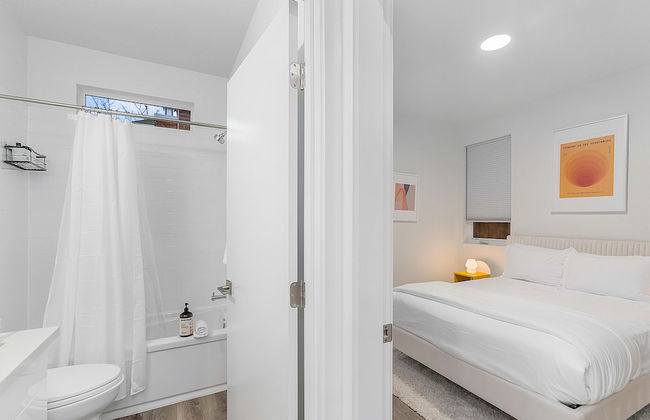 Cozy Oasis in the heart of Capitol Hill - Photo 2