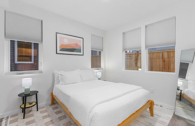 Cozy Oasis in the heart of Capitol Hill - Photo 3
