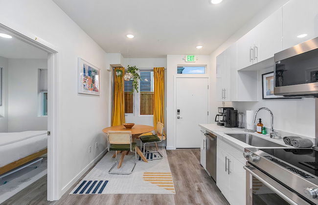Cozy Oasis in the heart of Capitol Hill - Photo 13