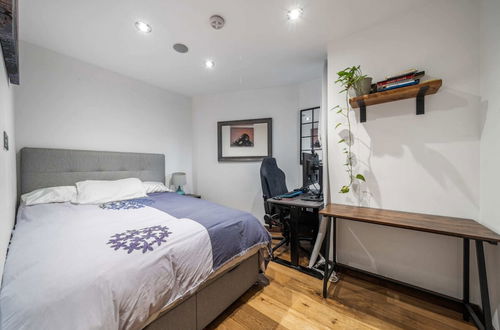 Photo 4 - 2-bed Gem on Tooting High Street